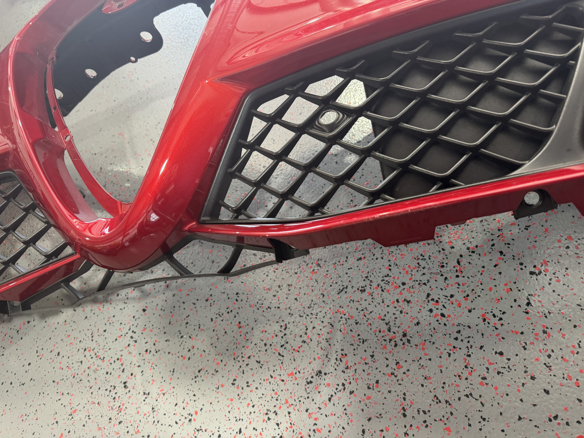 Alfa Romeo Giulia Quadrifoglio Front Bumper - Rosso Etna - Take Off Alfa Romeo Giulia Quadrifoglio Front Bumper - Rosso Etna - Take Off