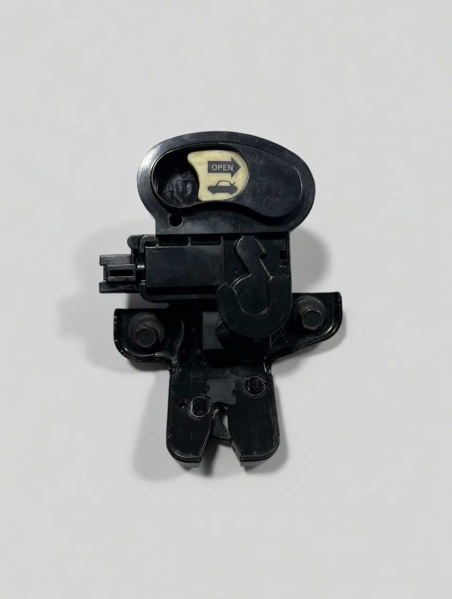 Alfa Romeo Giulia Trunk Latch Assembly Alfa Romeo Giulia Trunk Latch Assembly