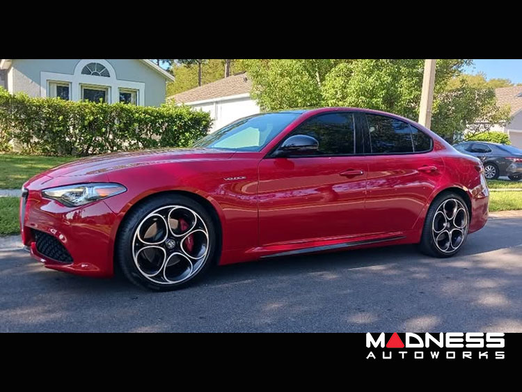Alfa Romeo Giulia Side Trim Kit - Quadrifoglio Style - Carbon Fiber Alfa Romeo Giulia Side Trim Kit - Quadrifoglio Style - Carbon Fiber