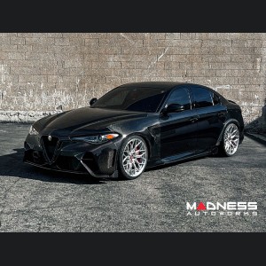 Alfa Romeo Giulia GTAm Style Front Fenders - Carbon Fiber - Clear Coated Finish