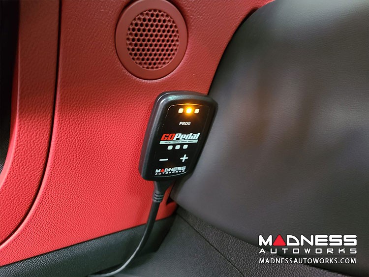 Alfa Romeo Giulia Throttle Response Controller - 2.0L - MADNESS GOPedal - Bluetooth 