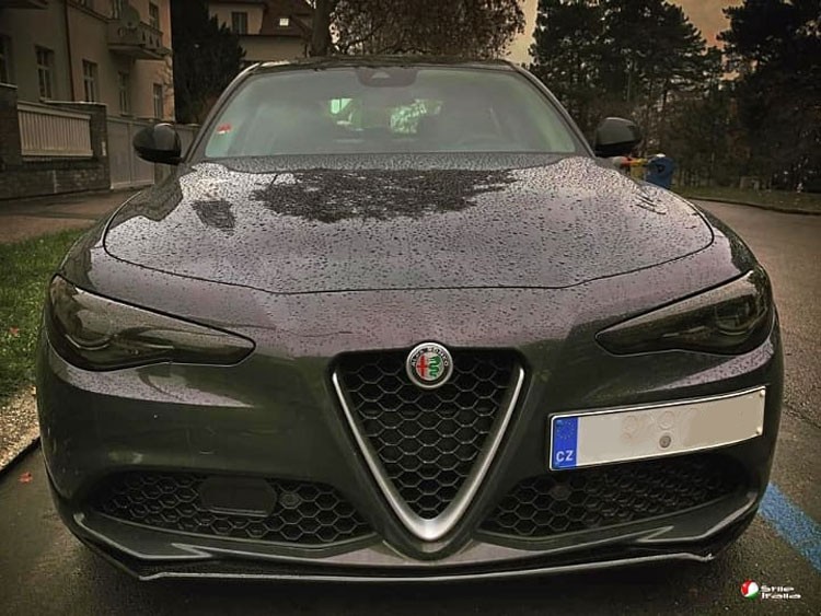 Alfa Romeo Giulia Front Spoiler - Italia Style - 100% Carbon Fiber - Gloss  Finish - V1 for Alfa Romeo
